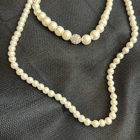 WHBM Dual strand pearl and rhinestone necklace - Picture 3 of 5